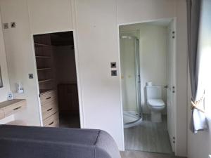 Woodland Lodge - 2 Bedroom Spacious Lodge Sleeps 4