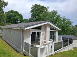 Woodland Lodge - 2 Bedroom Spacious Lodge Sleeps 4