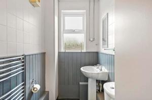 2-Bed Near Lincoln City Centre with Parking