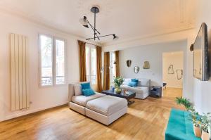 UrbanFlat 99 - Spacious 6 Bedrroms in Paris