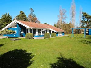 12 person holiday home in Væggerløse