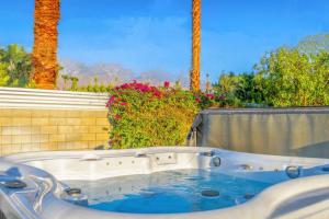 Golden Age Retreat with pool and hot tub