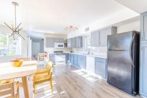 Golden Age Retreat with pool and hot tub