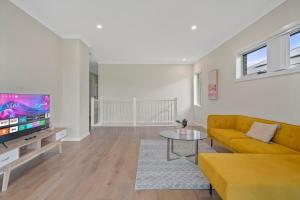 2C5 Abnb-Style Park View, Spacious 6BR, Parking, 7 mins to HomeCo