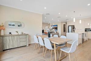 2C5 Abnb-Style Park View, Spacious 6BR, Parking, 7 mins to HomeCo