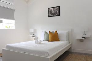 Eshae Living - Spacious 2BR with breakfast & pool