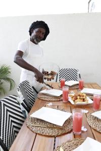 Eshae Living - Spacious 2BR with breakfast & pool