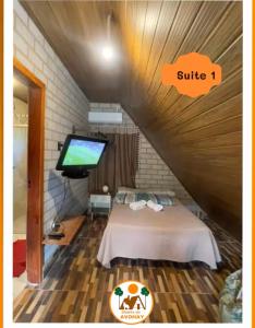 Chalés do AVOHAY, lindo chalé com privativa banheira hidromassagem aquecida, apenas 2 minutos da Vila de São Jorge Chalé Guita