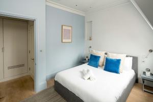 Central London Haven: Stylish 2-Bedroom Penthouse