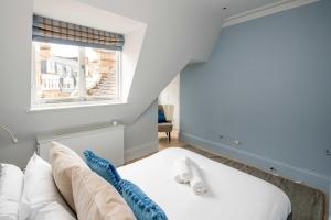 Central London Haven: Stylish 2-Bedroom Penthouse