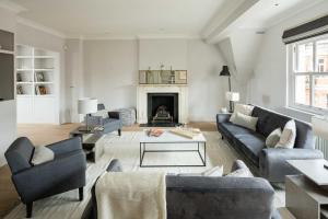 Central London Haven: Stylish 2-Bedroom Penthouse