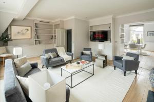 Central London Haven: Stylish 2-Bedroom Penthouse