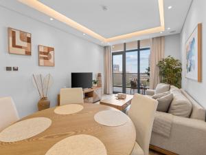 Convenient City Apartment Near Metro & Downtown - 4-gwiazdkowe hotele w mieście Dubaj