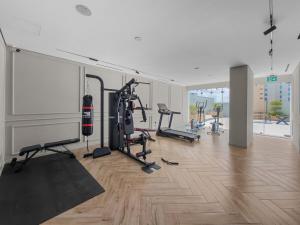 Convenient City Apartment Near Metro & Downtown