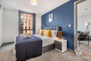 Luxury 2 Bed Flat with Pool Table and Netflix by Vista Stays Short Lets Birmingham
