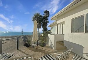 Two Bedroom Beach House with Ocean Views in Playa Del Rey