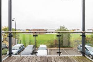 Oakgrove Apartment - Excellent Location - Free Parking, Balcony, Fast Wifi and Smart TV by Yoko Property