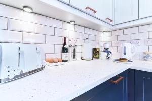 New Quiet Luxury 3BR House Sleeps 5