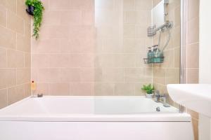 New Quiet Luxury 3BR House Sleeps 5