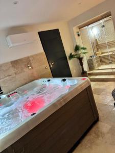 Suite Privative Jacuzzi Sauna de la Villa Del Castagnol