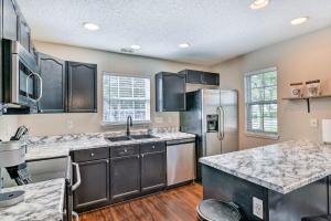Chic Charlotte Townhome with Community Pool
