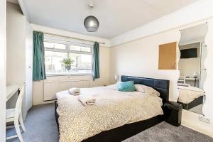 Bright & Stylish 3BR - Close to UWE & Free Parking- Ideal for contractors and work stays