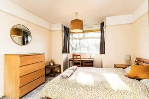 Bright & Stylish 3BR - Close to UWE & Free Parking- Ideal for contractors and work stays