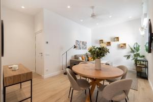 Trendy Malasaña Apartment for 4 Ideal Madrid Getaway, Madera II