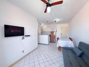 Apê com AC, Garagem | 250m Praia de Canasvieiras