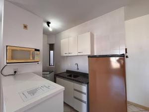 Apê com AC, Garagem | 250m Praia de Canasvieiras