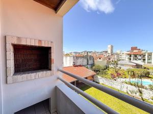 Apê com AC, Garagem | 250m Praia de Canasvieiras