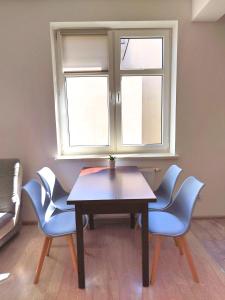 Sunny Stay by Grafit