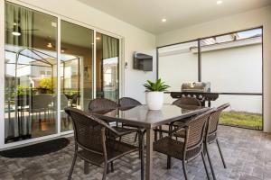 Family Fun Villa w Pool Hot Tub & Game Room