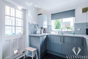 Cosy 3BDR House By Vista Stays Short Lets & Serviced Accommodation Manchester With PS4 and Parking