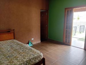 Chacara com piscina jacuzzi e quadra