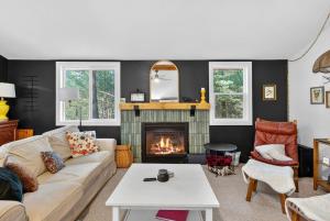 Family Cabin w Fireplace Fire Pit Grill Trail Access