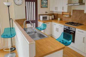 Bright & Stylish 3BR - Close to UWE & Free Parking- Ideal for contractors and work stays