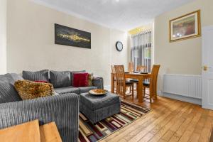 Manchester Seymour Escape Spacious 4BR Home for 8