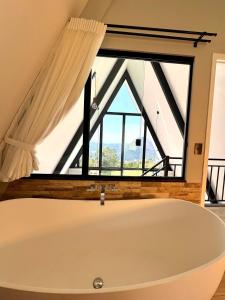 Chalé na Serra com banheira e vista incrível