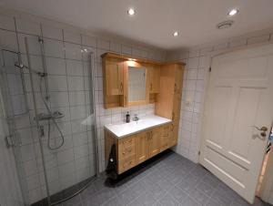 Lys og romslig 3-roms leilighet innglasset balkong