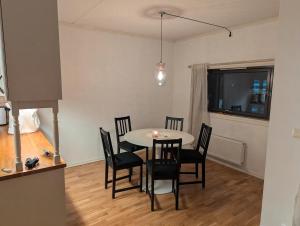 Lys og romslig 3-roms leilighet innglasset balkong