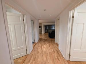 Lys og romslig 3-roms leilighet innglasset balkong