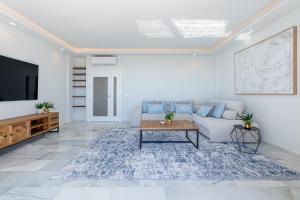 MANUEL PUEBLO- Lujoso Adosado con vistas panoramicas