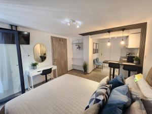 Miracle Luxury Suites