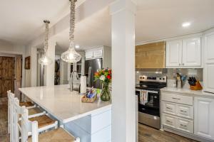 Less Than 1 Mi to Boat Launch Home with Dock in Scottsboro