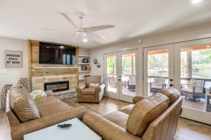 Less Than 1 Mi to Boat Launch Home with Dock in Scottsboro