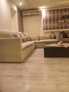 شقه فندقيه بأرقى مناطق المهندسين