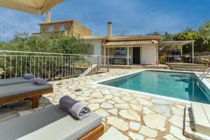 Dafne by Vintage Travel