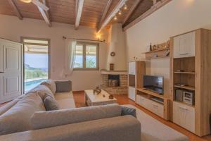 Dafne by Vintage Travel