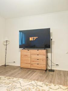 Central House with big courtyard, 4 parking spots